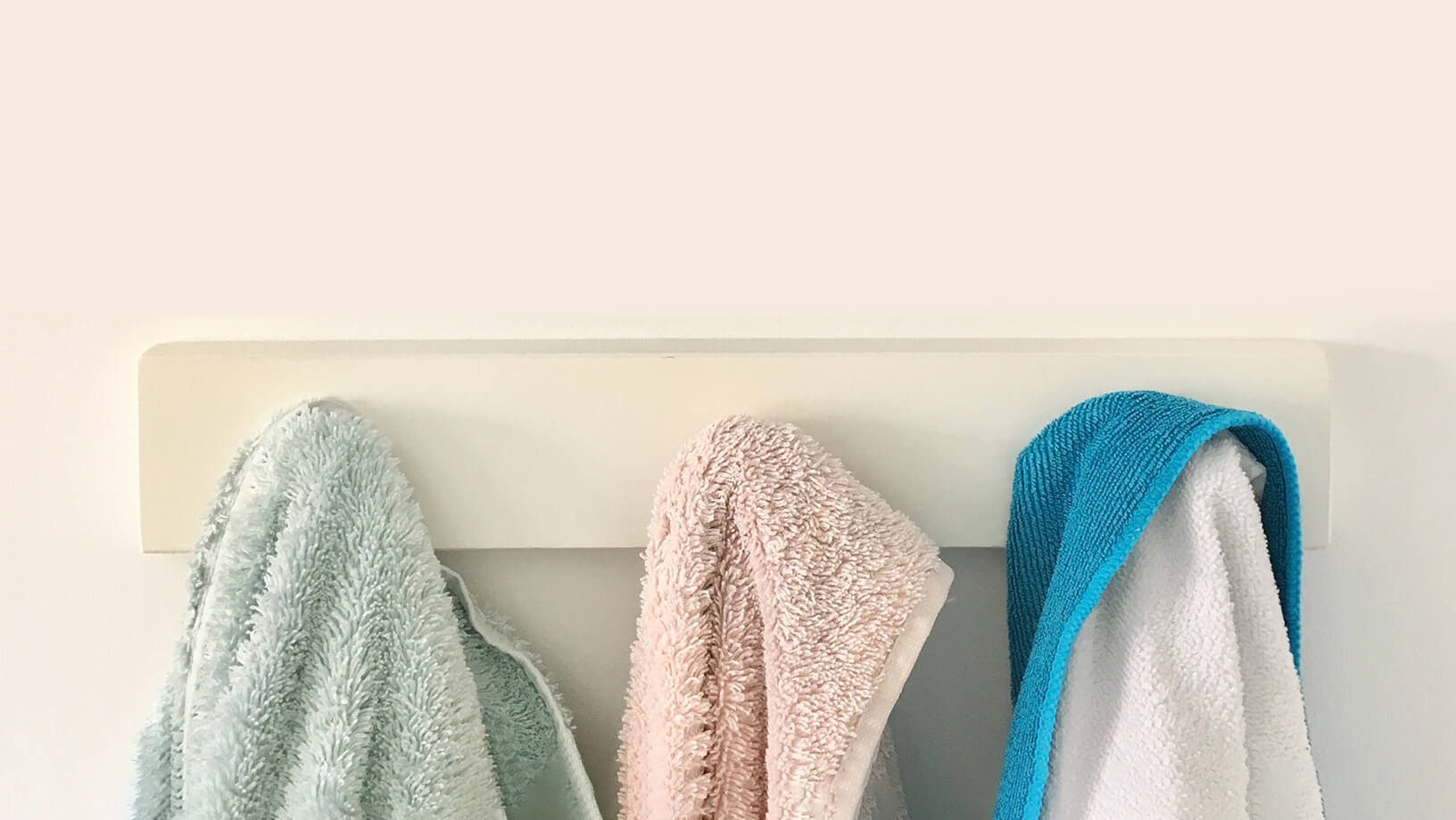 What Is The Difference Between a Terry Cloth and Regular Towels? DZEE
