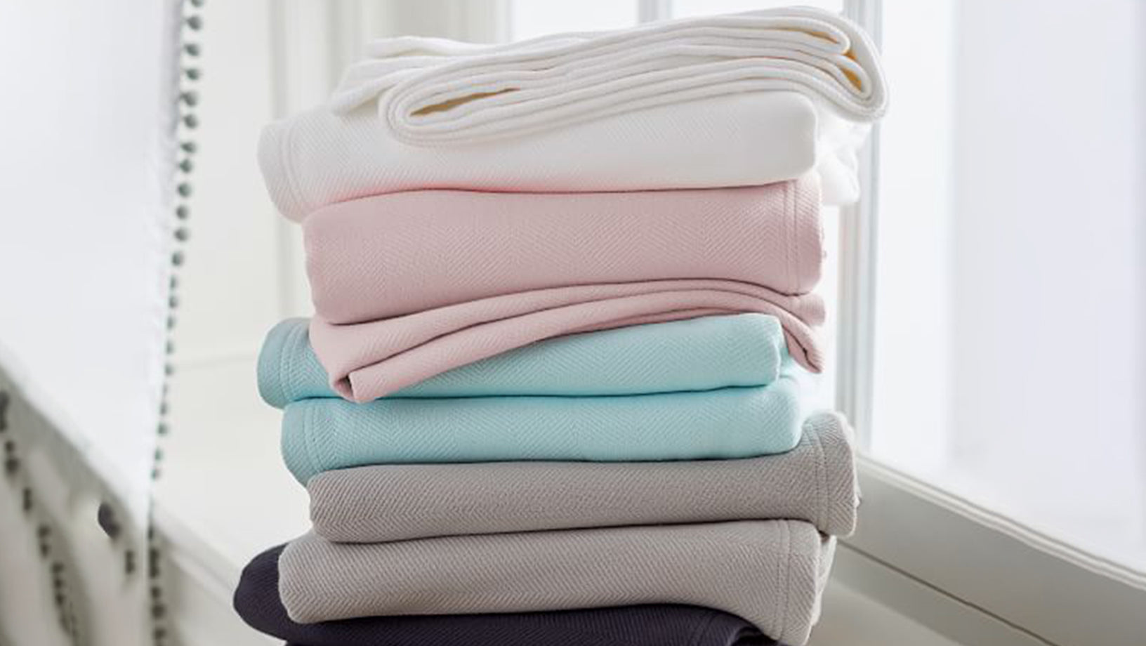 Which Type Of Blanket Is Best For Winter? DZEE Home